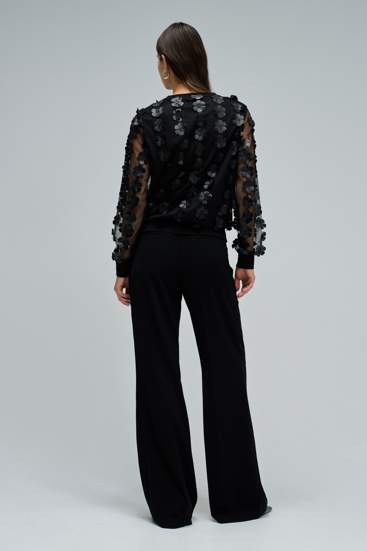 SWEATER WITH THREE-DIMENSIONAL EFFECT