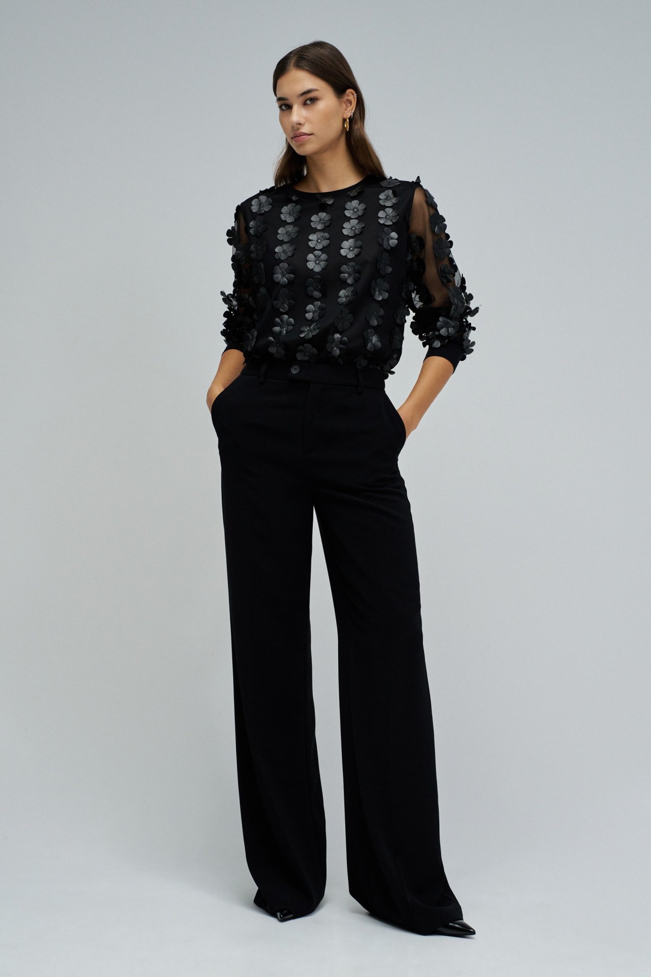 SWEATER WITH THREE-DIMENSIONAL EFFECT