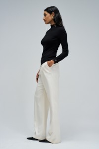 CAMISOLA DE MALHA COM GOLA EM TULE