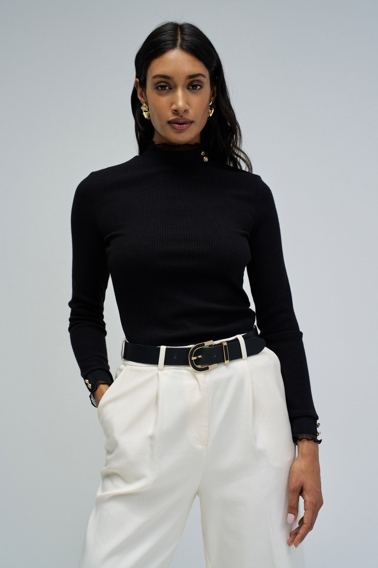 CAMISOLA DE MALHA COM GOLA EM TULE