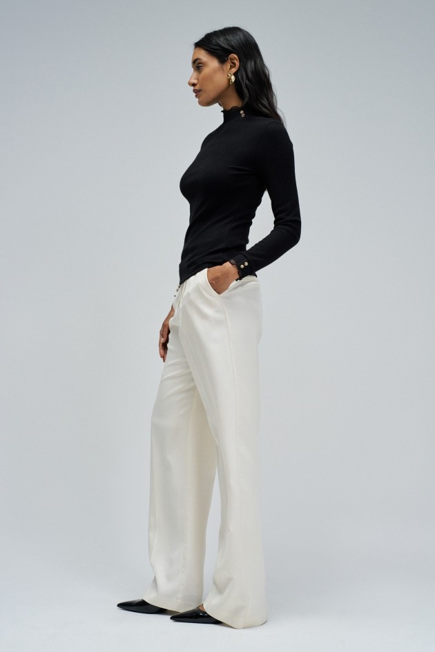 PULL EN MAILLE AVEC COL EN TULLE