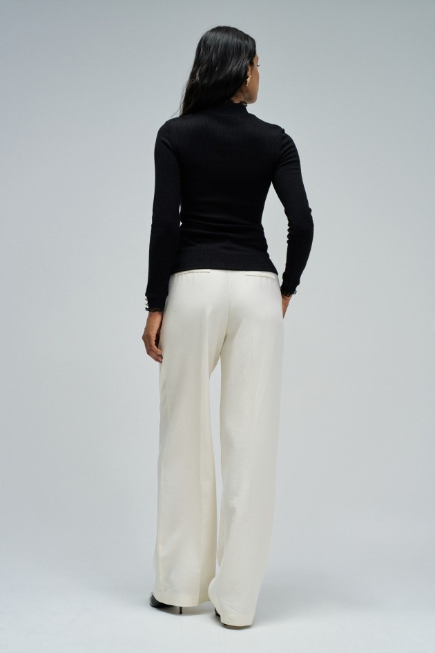 PULL EN MAILLE AVEC COL EN TULLE