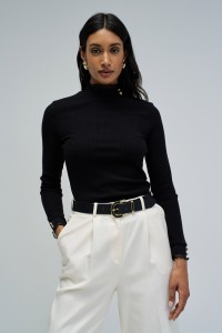 CAMISOLA DE MALHA COM GOLA EM TULE