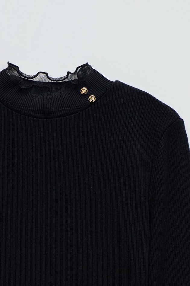 PULL EN MAILLE AVEC COL EN TULLE
