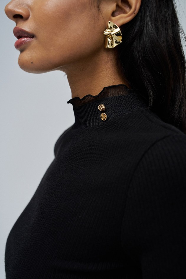 PULL EN MAILLE AVEC COL EN TULLE
