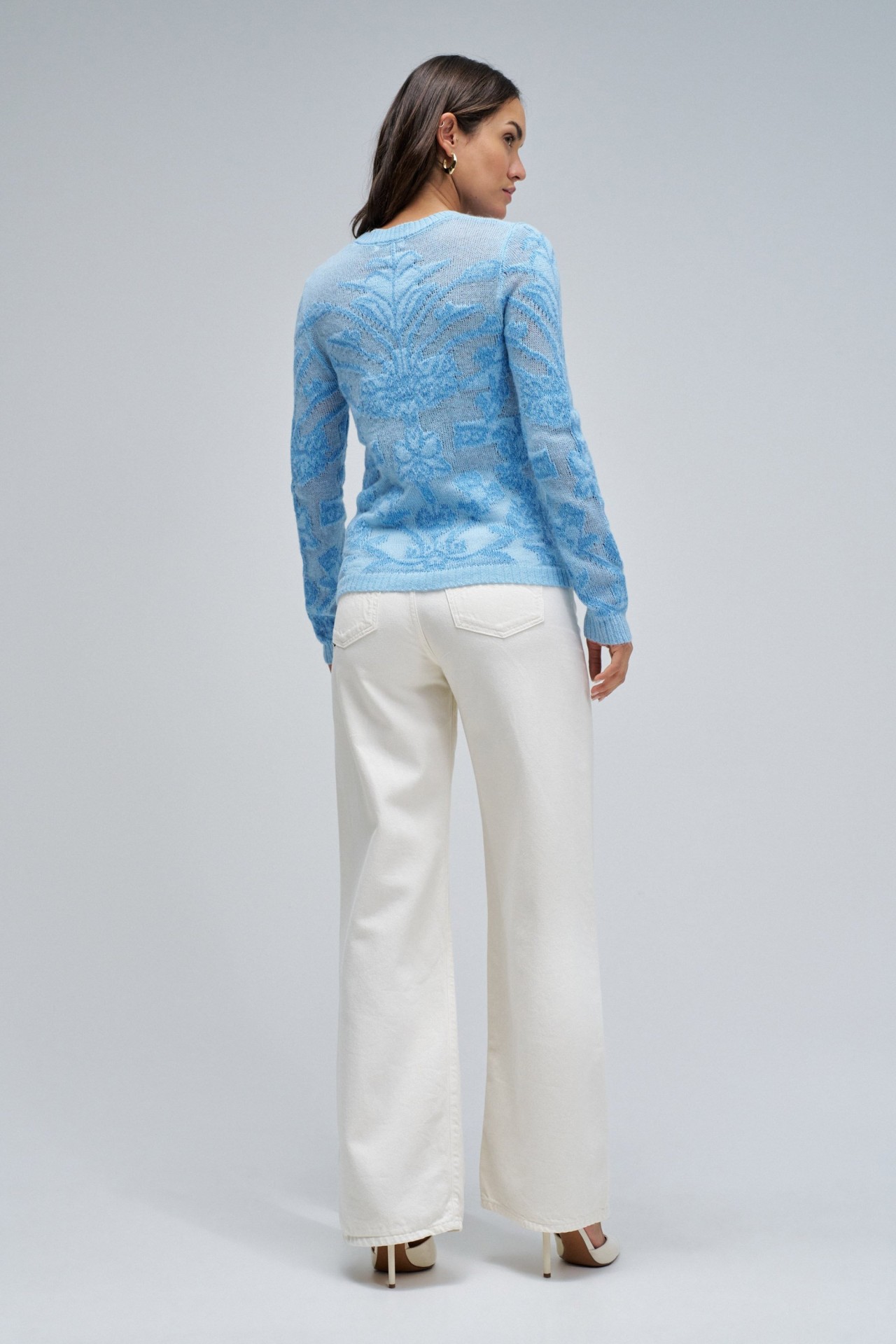 LIGHTWEIGHT WOOL SWEATER