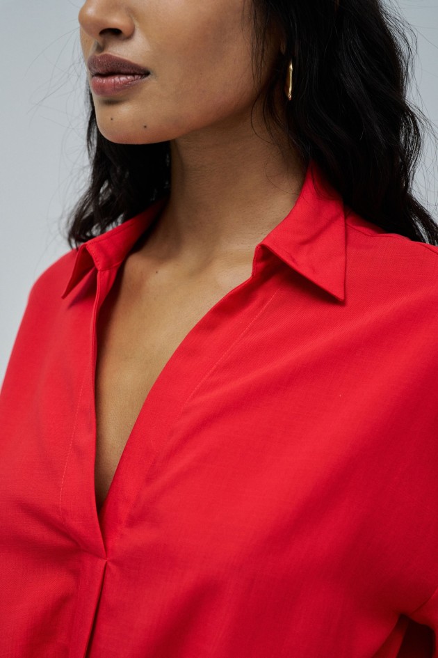 BLUSE IN HELLBLAU MIT SCHLEIFE AM SAUM
