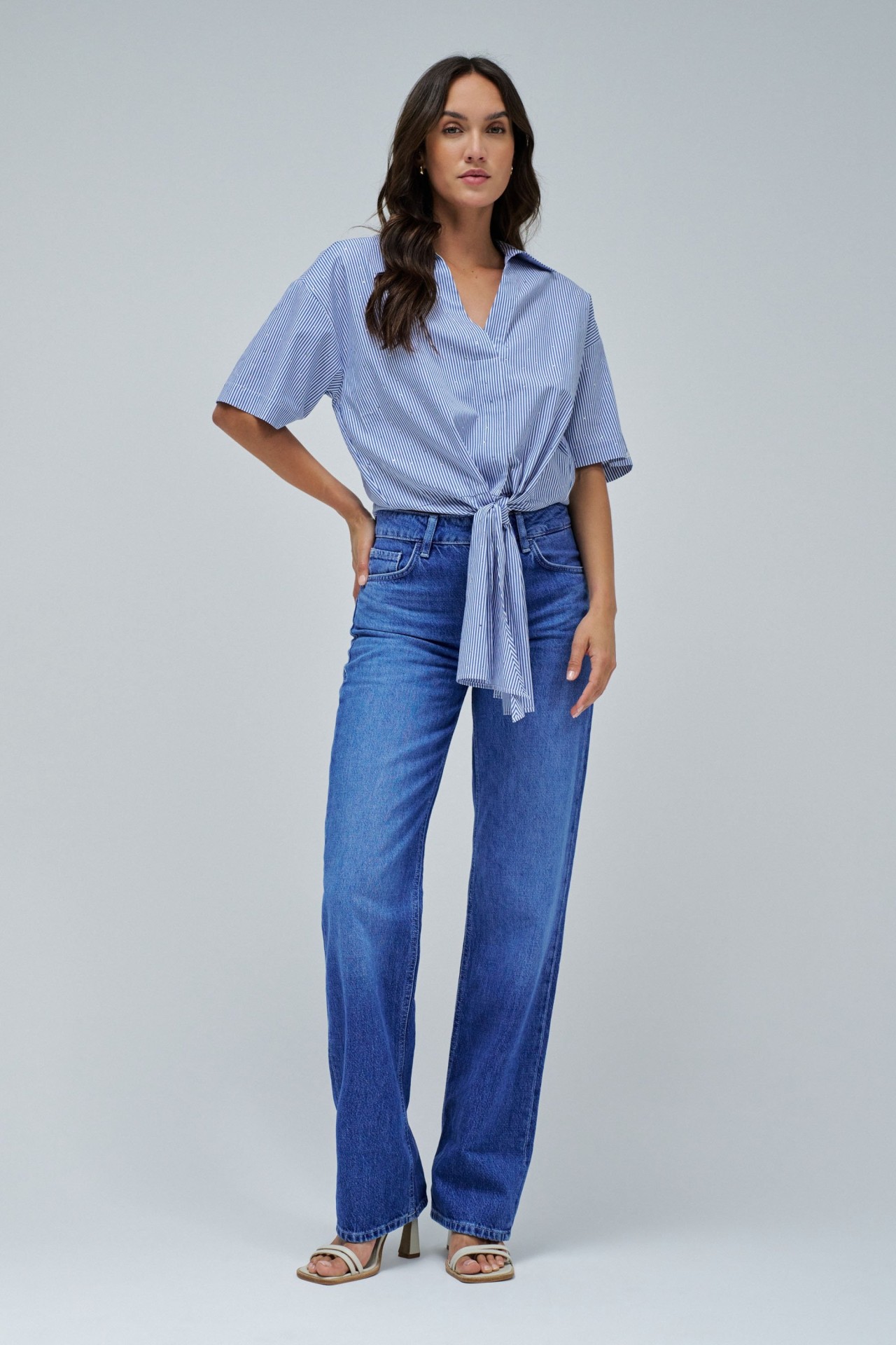 BLUSA COM LAÇO NA BAINHA