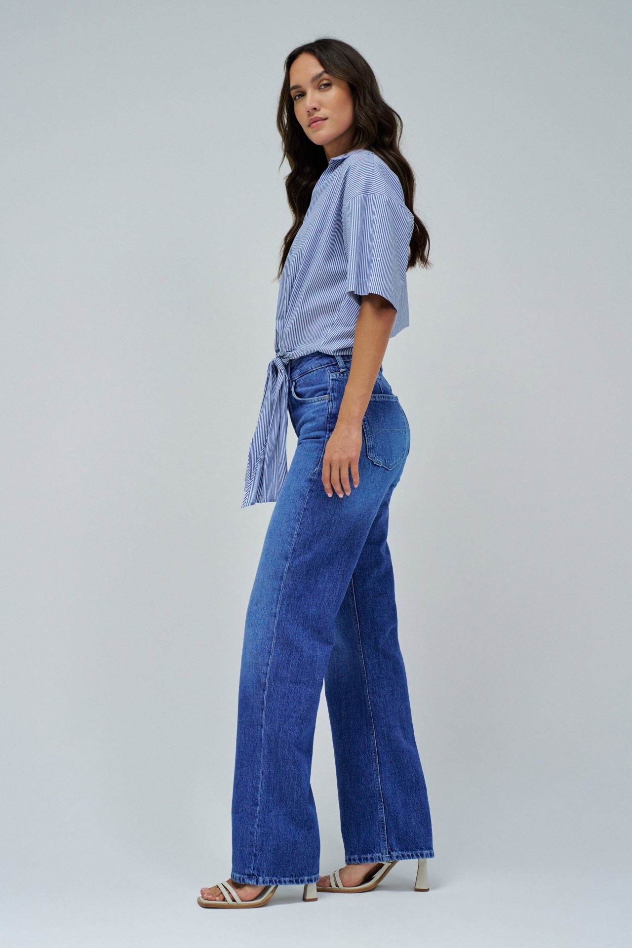 BLUSA COM LAÇO NA BAINHA