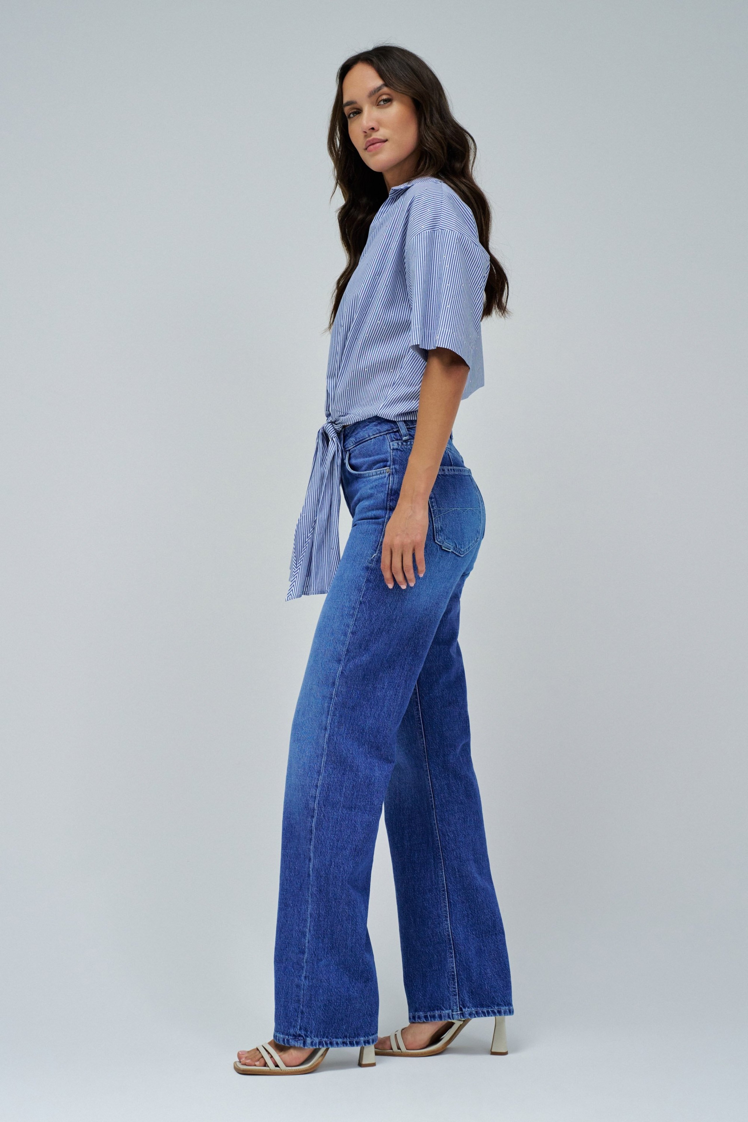 BLUSA COM LAÇO NA BAINHA