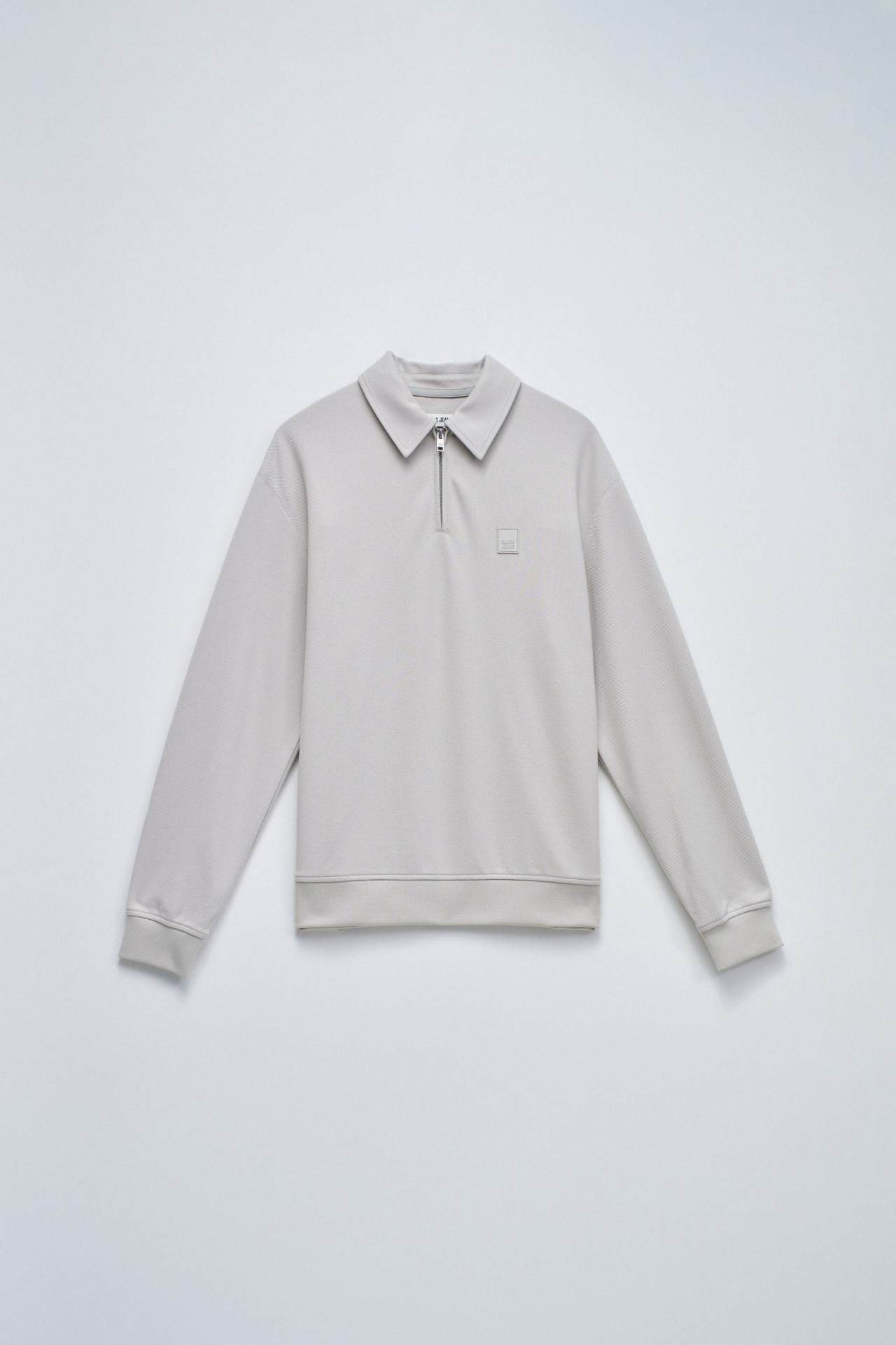 SUDADERA CON MEDIA CREMALLERA