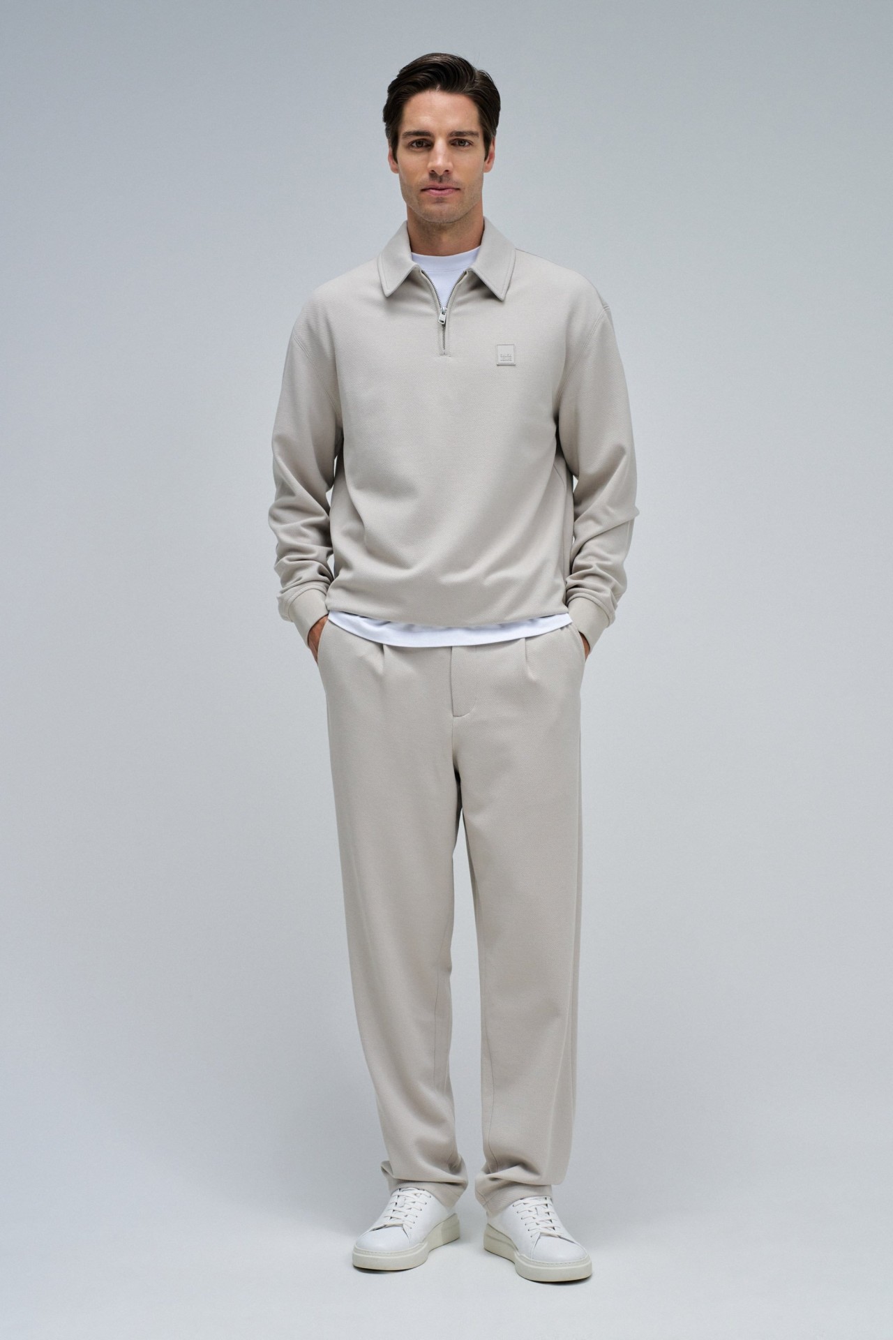 CHINO TROUSERS IN KNITTED FABRIC