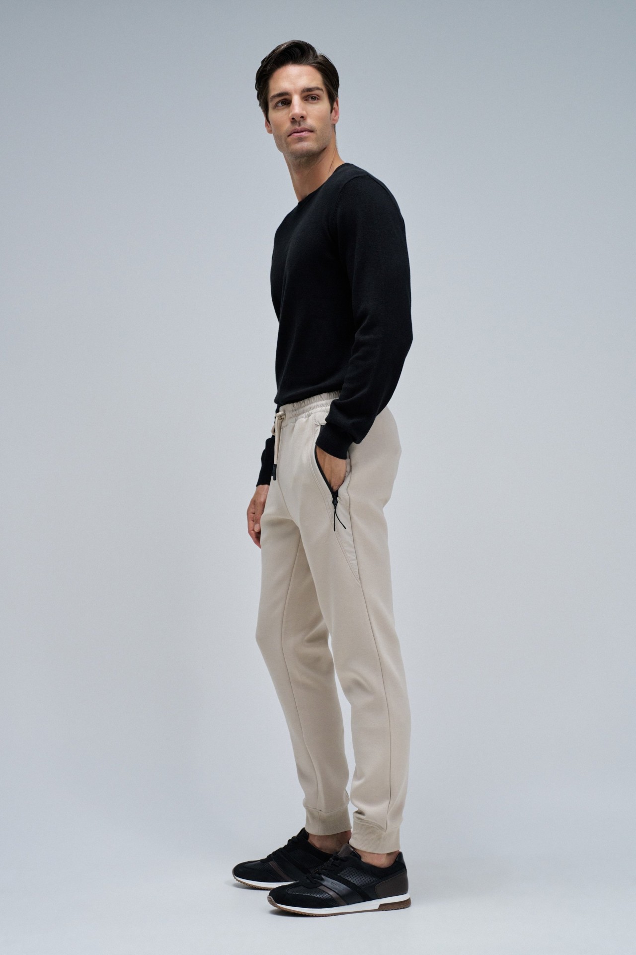 PANTALONES JOGGERS SLIM FIT DE PUNTO