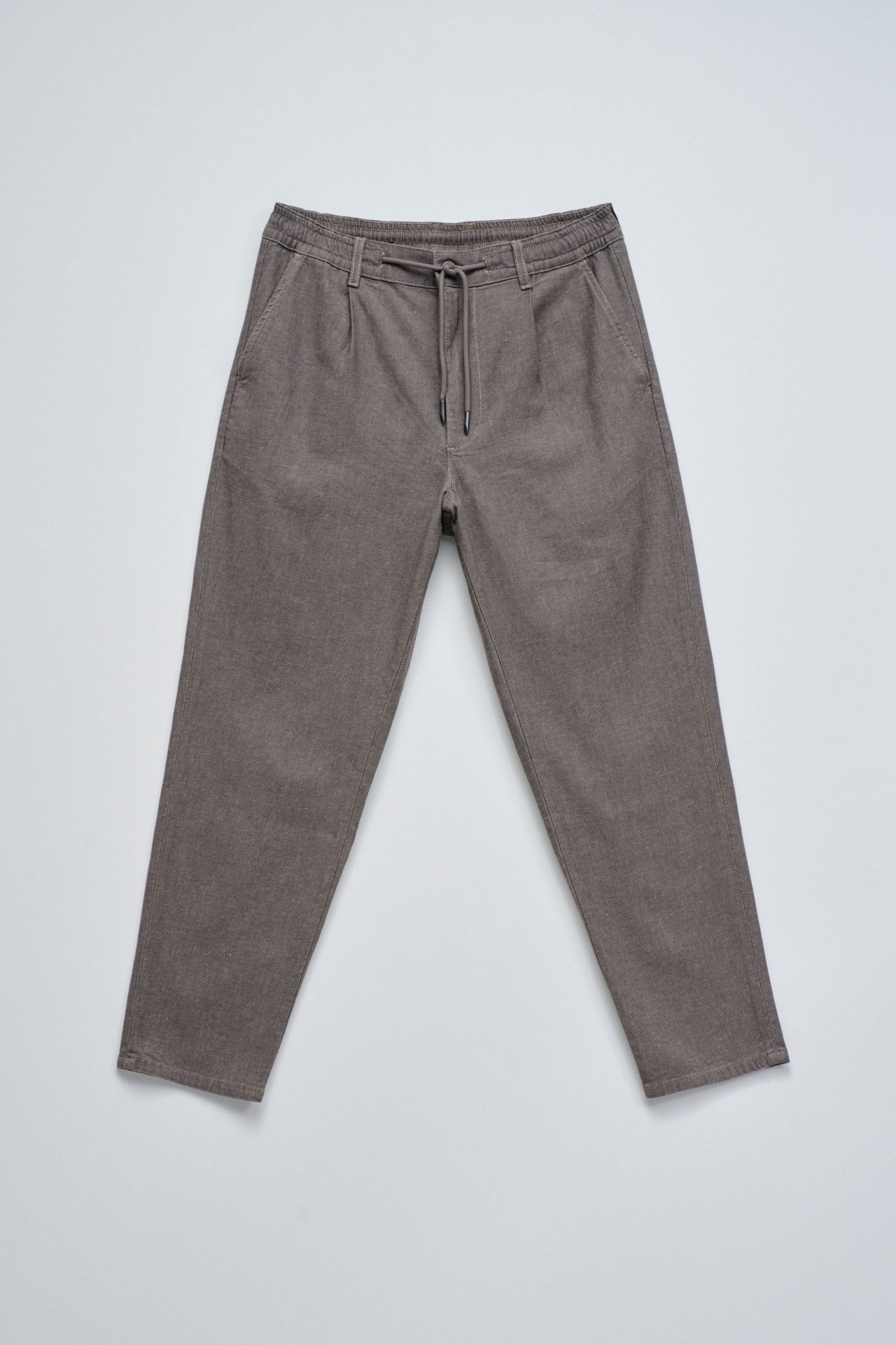 CAL�AS JOGGERS REGULAR FIT COM LINHO