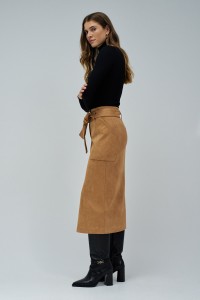 SAIA MIDI EM SUEDE