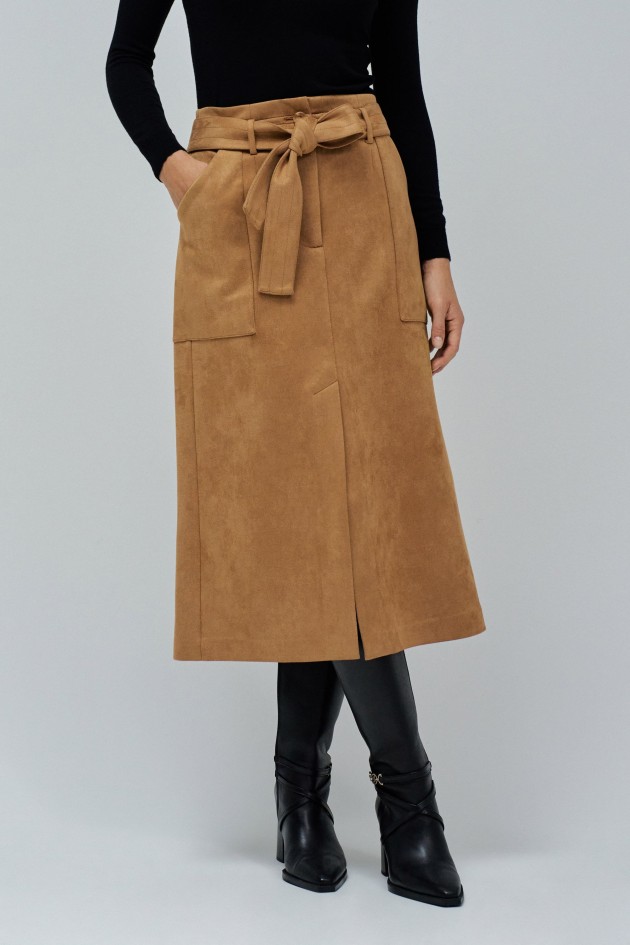 SAIA MIDI EM SUEDE