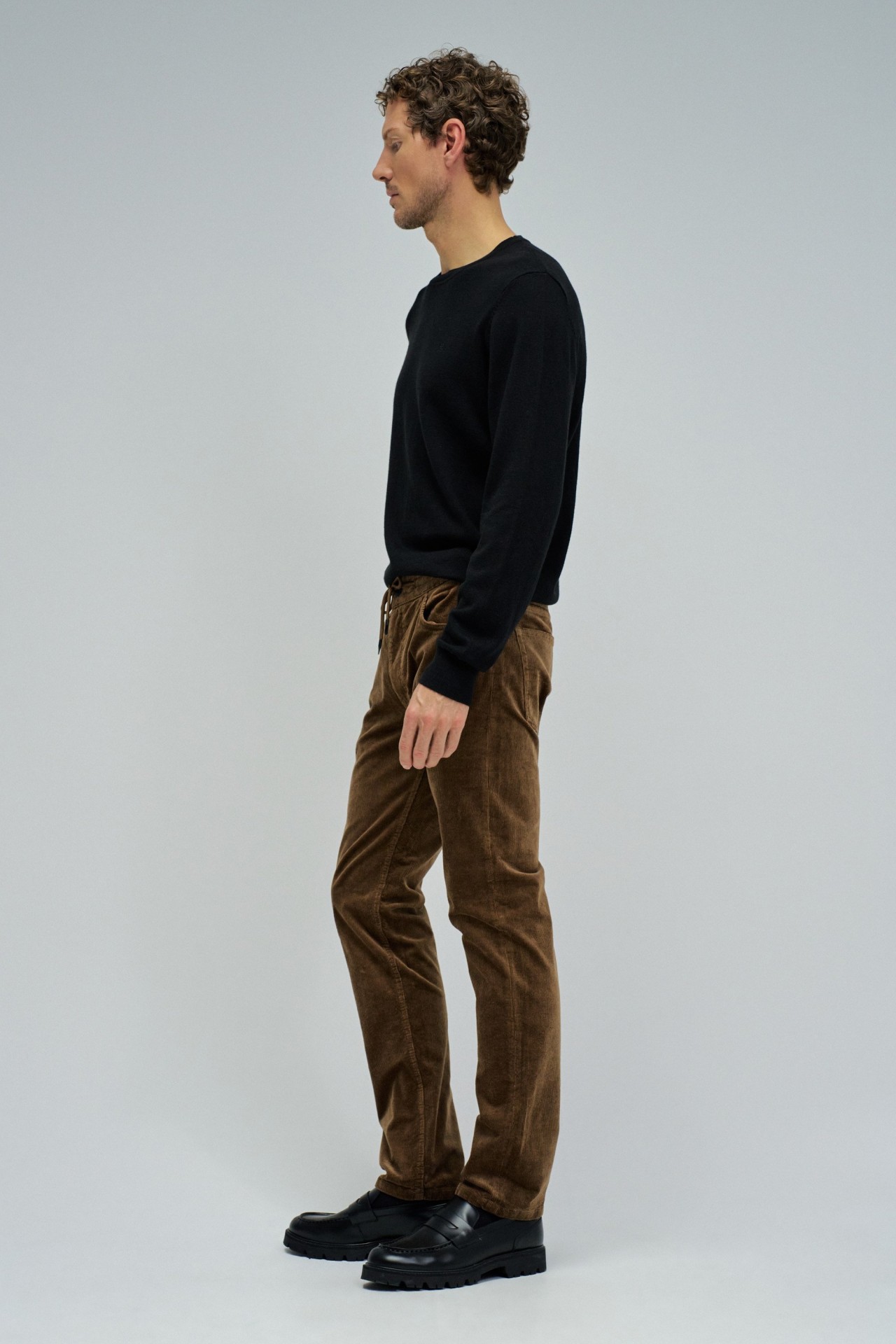 CAL�AS JOGGERS REGULAR FIT EM BOMBAZINA