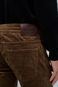 CAL�AS JOGGERS REGULAR FIT EM BOMBAZINA