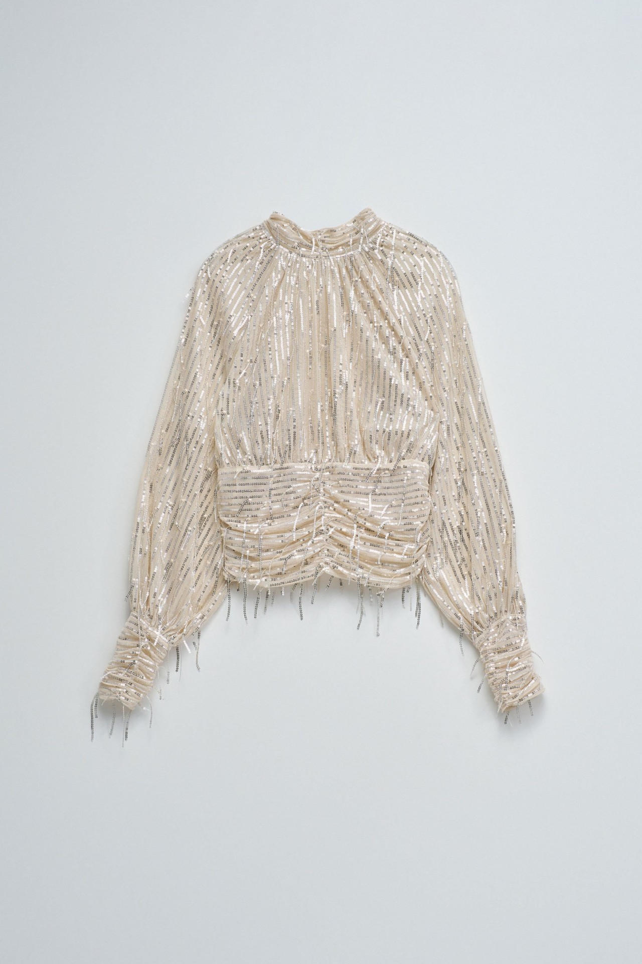 BLUSA COM LANTEJOULAS