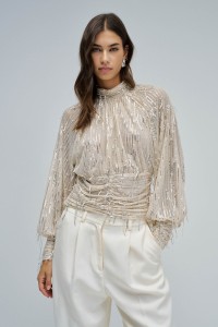 BLUSA COM LANTEJOULAS