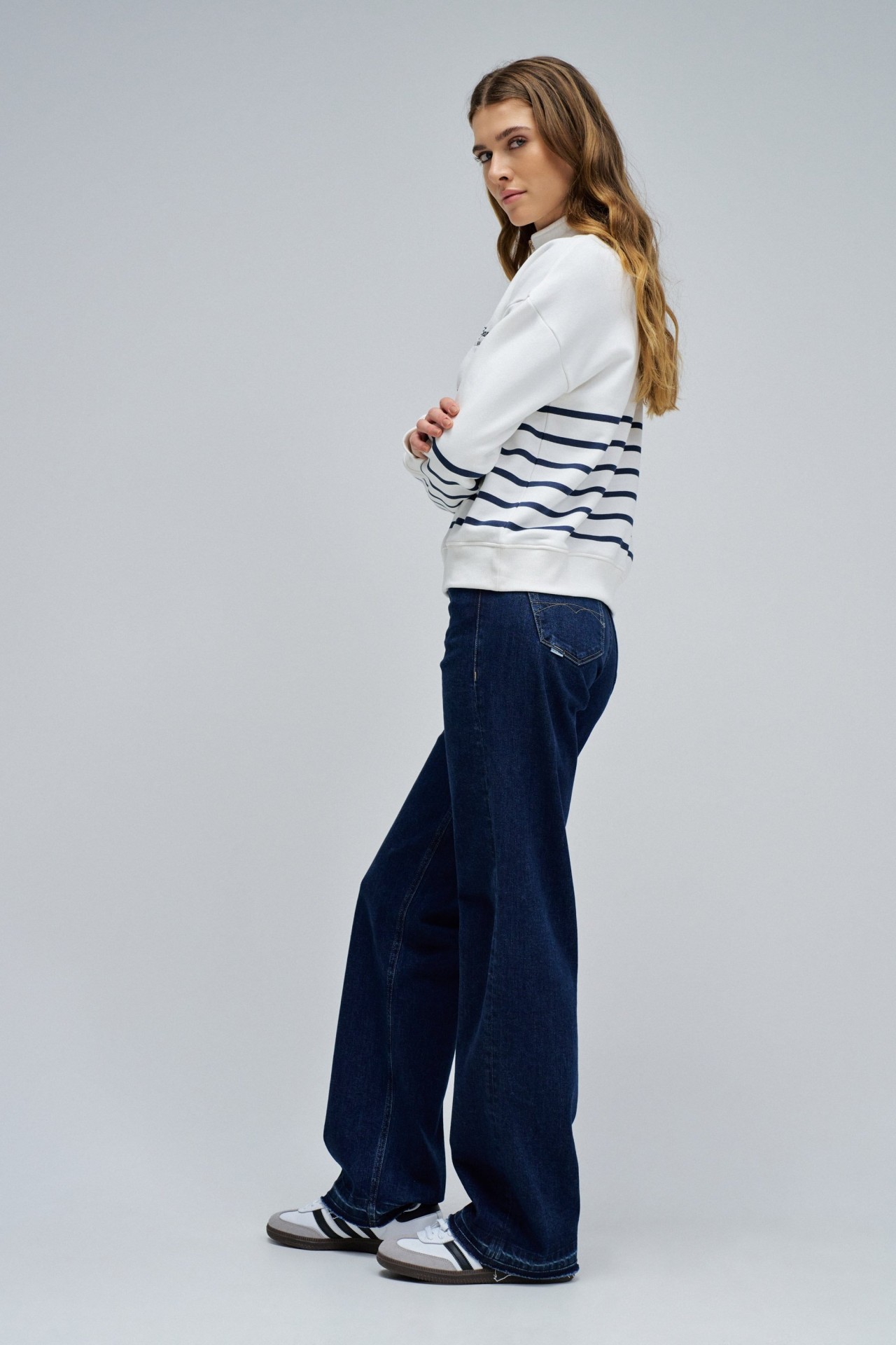 STRIPED HALF ZIP SWEATSHIRT