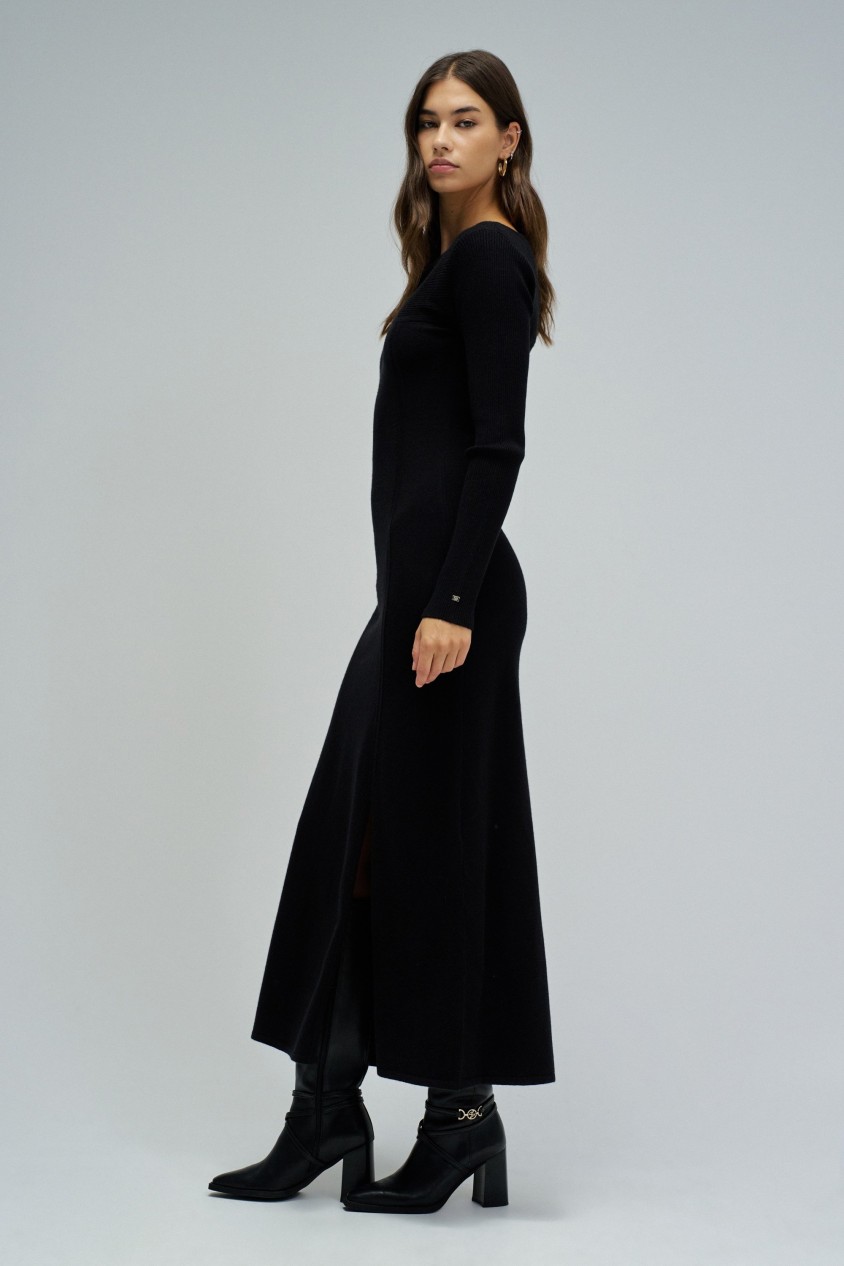 DRESS IN KNIT