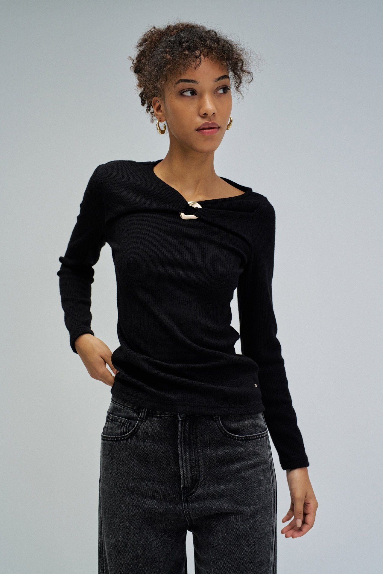RIBBED KNIT SWEATER