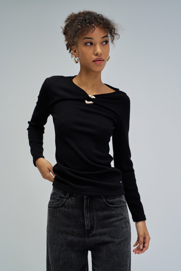 RIBBED KNIT SWEATER