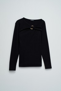 RIBBED KNIT SWEATER