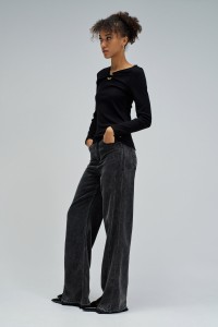 RIBBED KNIT SWEATER