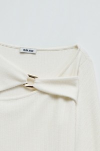 RIBBED KNIT SWEATER