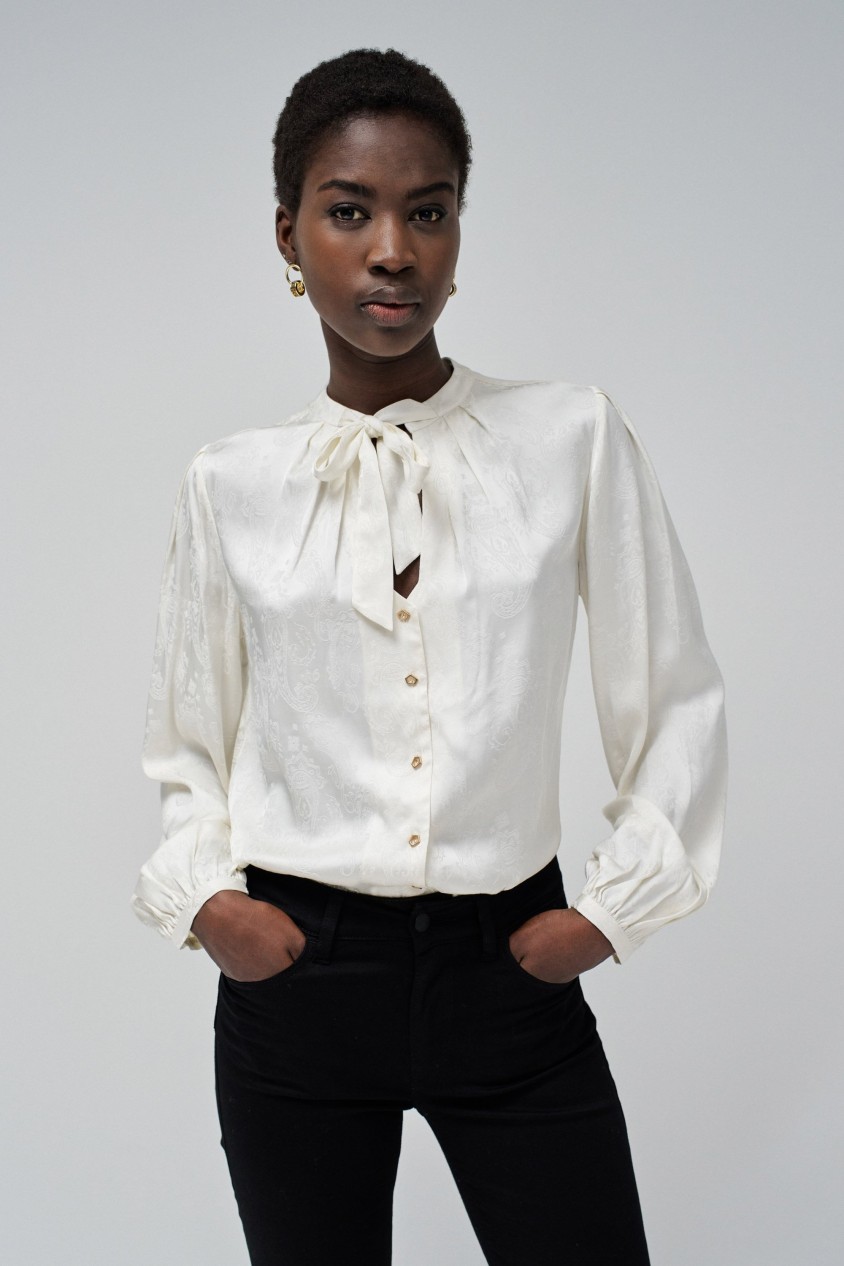 CHEMISE AVEC D�TAIL DE NOEUD