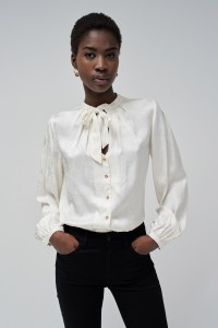 CHEMISE AVEC D�TAIL DE NOEUD