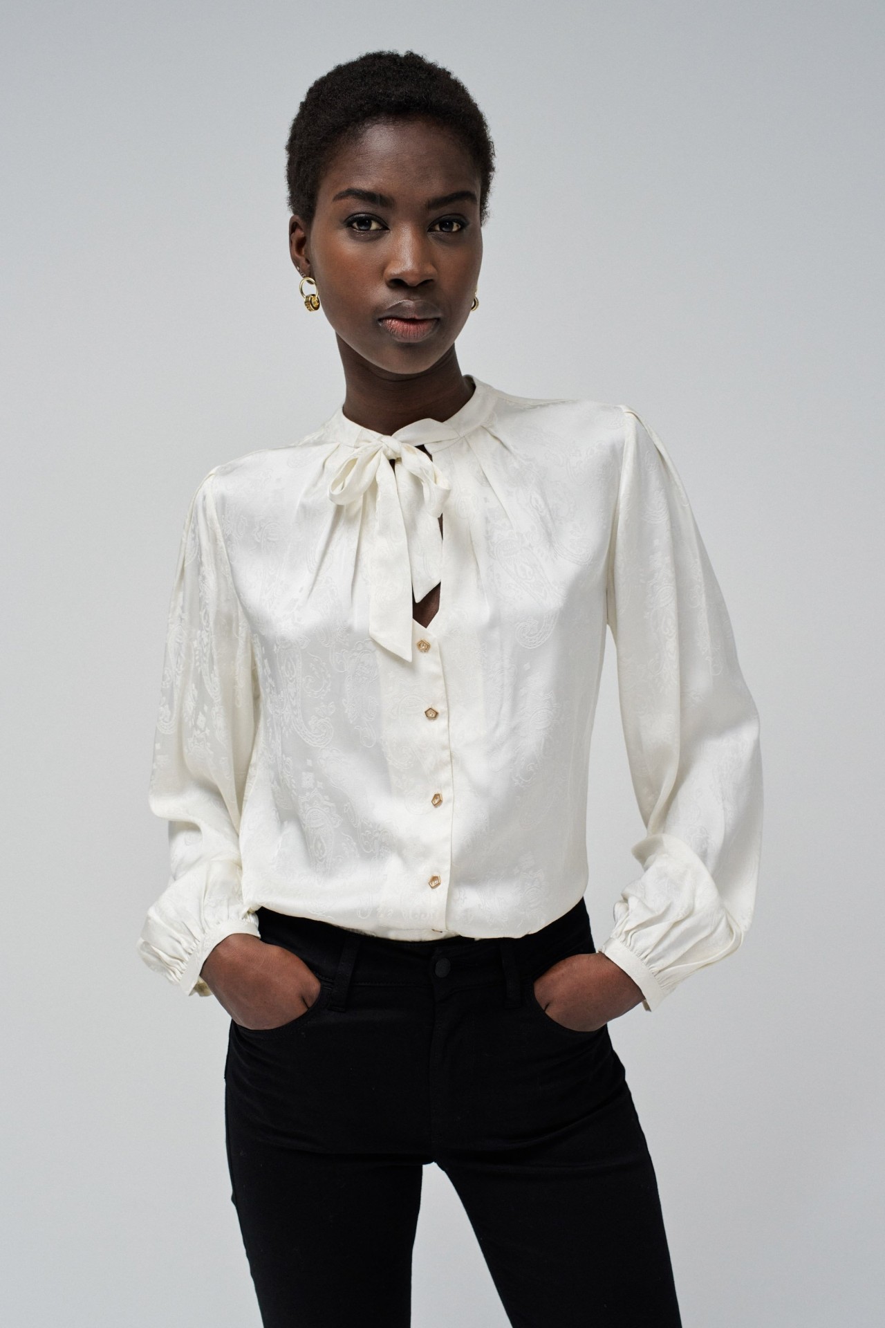 CHEMISE AVEC D�TAIL DE NOEUD