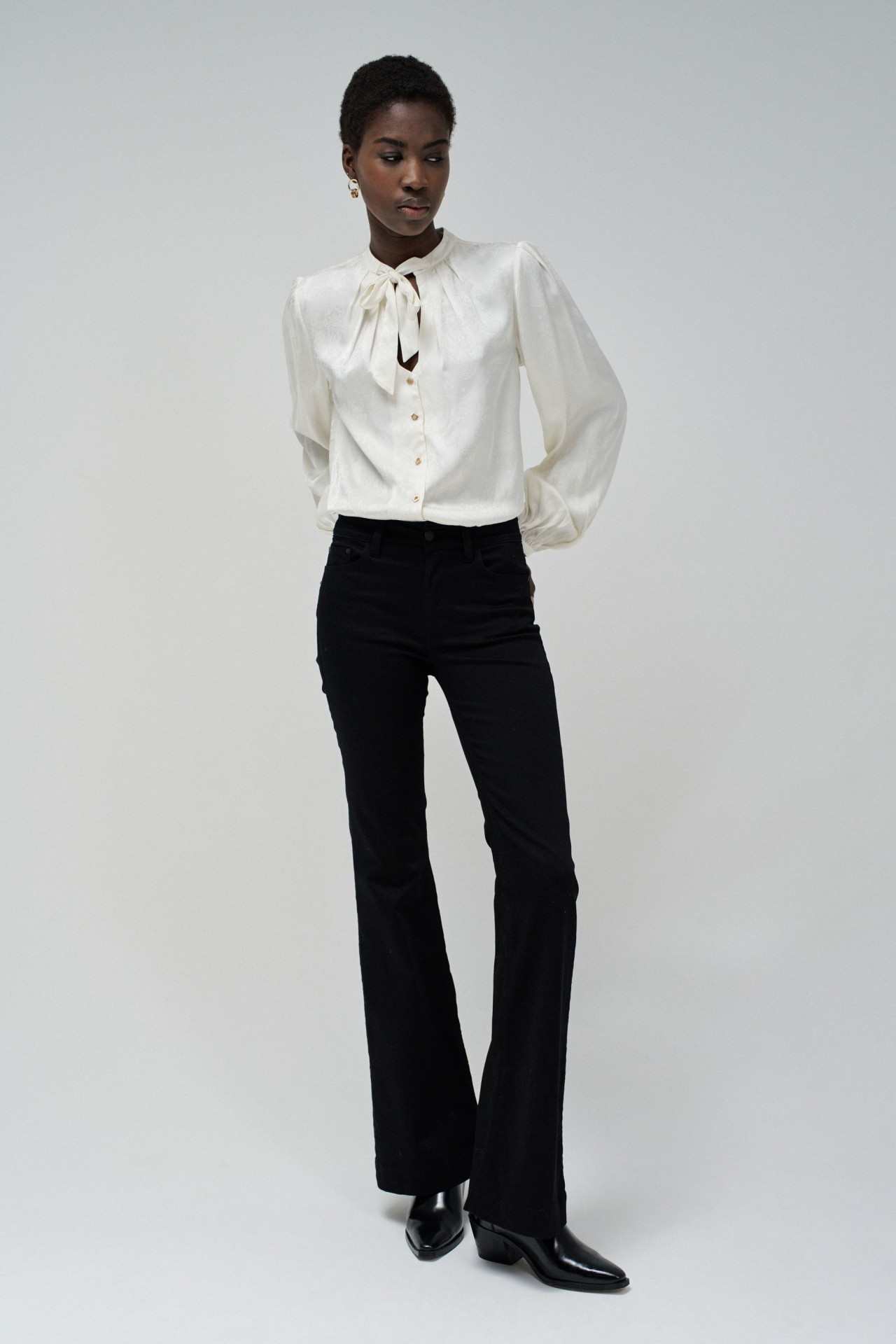 CHEMISE AVEC D�TAIL DE NOEUD