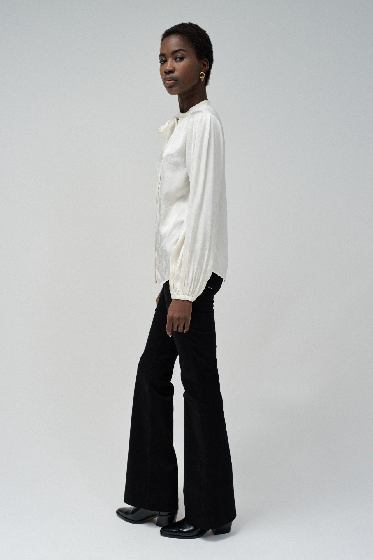 CHEMISE AVEC D�TAIL DE NOEUD