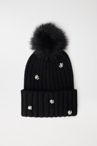 GORRO COM TACHAS MET�LICAS