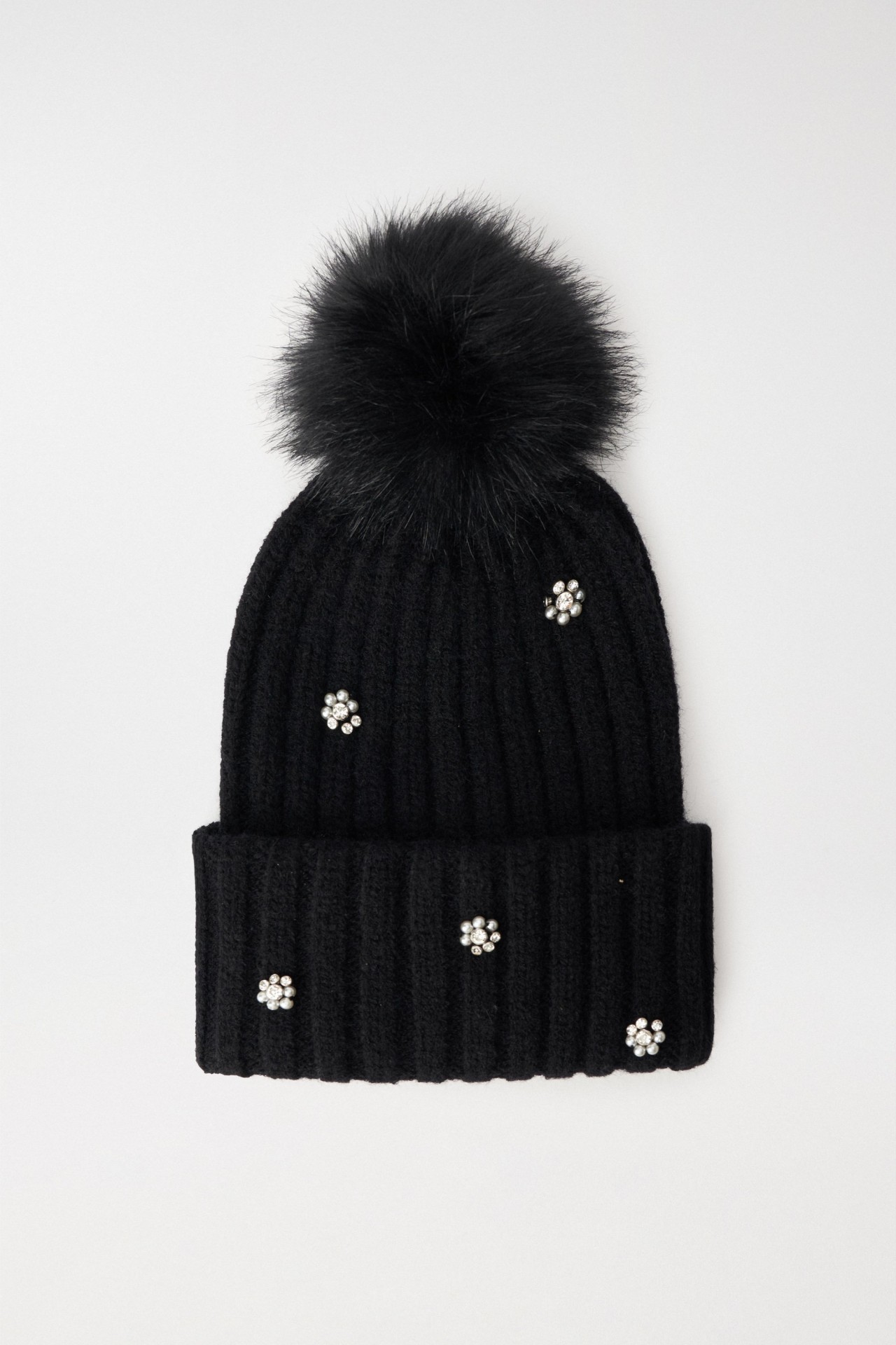 GORRO COM TACHAS MET�LICAS