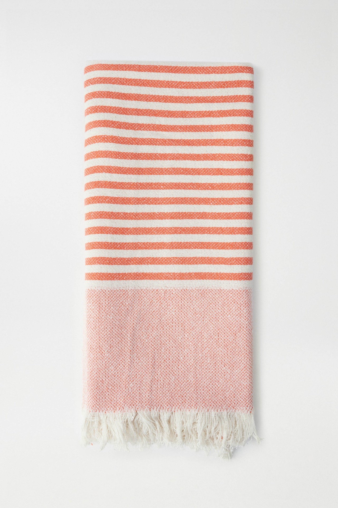 SERVIETTE EN COTON � RAYURES FINES