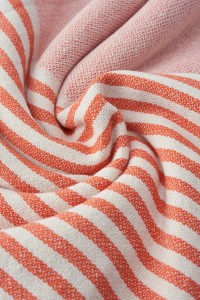 SERVIETTE EN COTON � RAYURES FINES