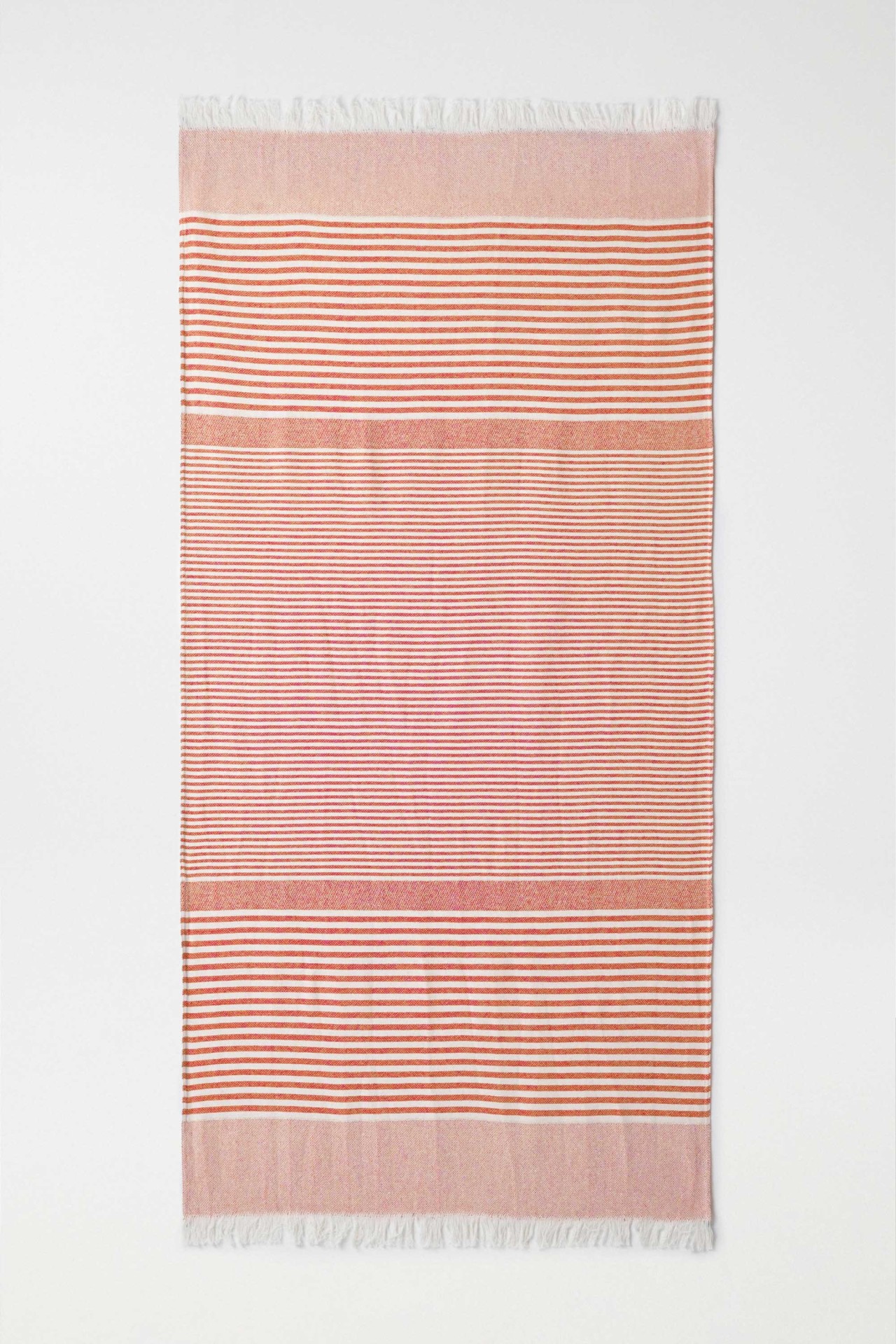 SERVIETTE EN COTON � RAYURES FINES