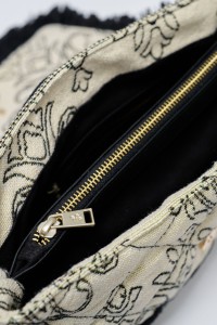MALA COM BORDADOS JACQUARD
