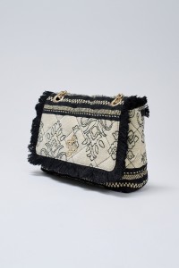 MALA COM BORDADOS JACQUARD