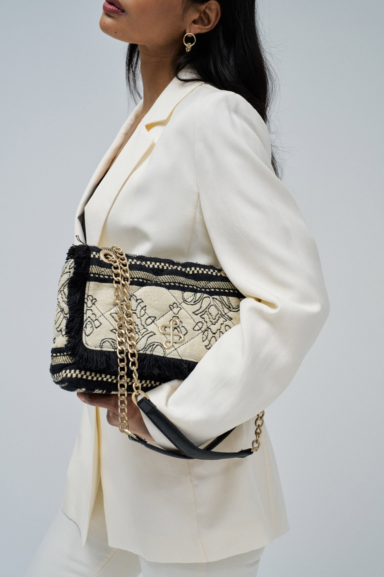MALA COM BORDADOS JACQUARD