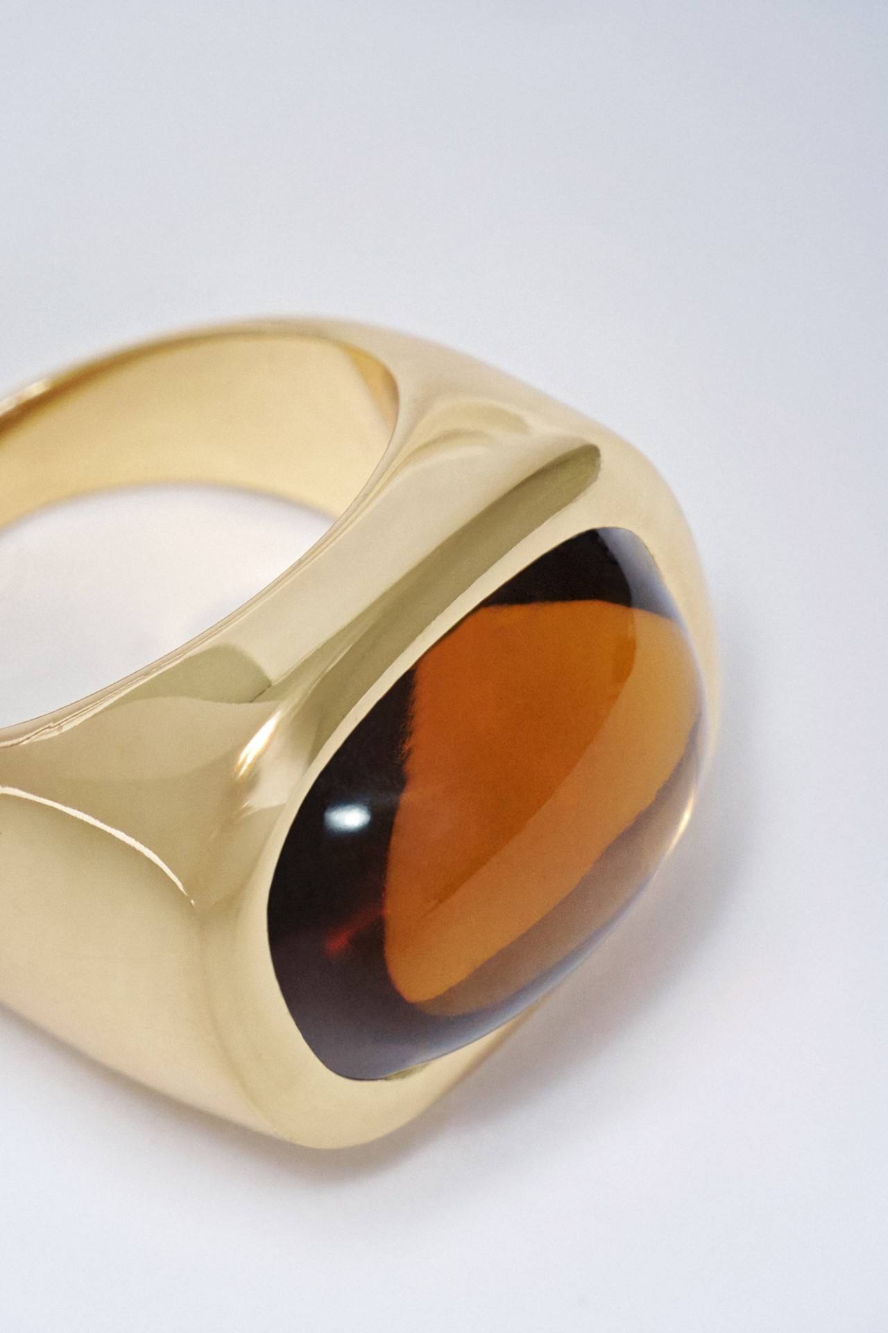 BAGUE AVEC PIERRE RECTANGULAIRE