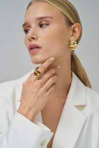 BAGUE AVEC PIERRE RECTANGULAIRE