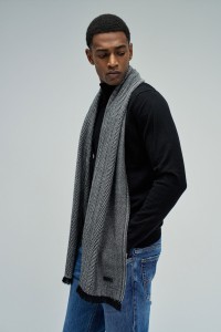 �CHARPE EN LAINE