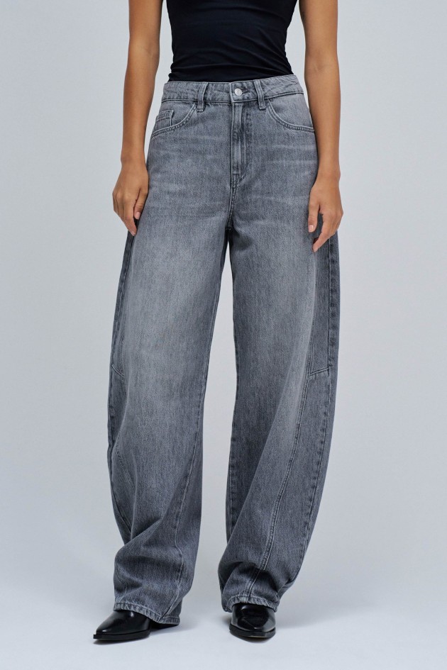 BARREL JEANS