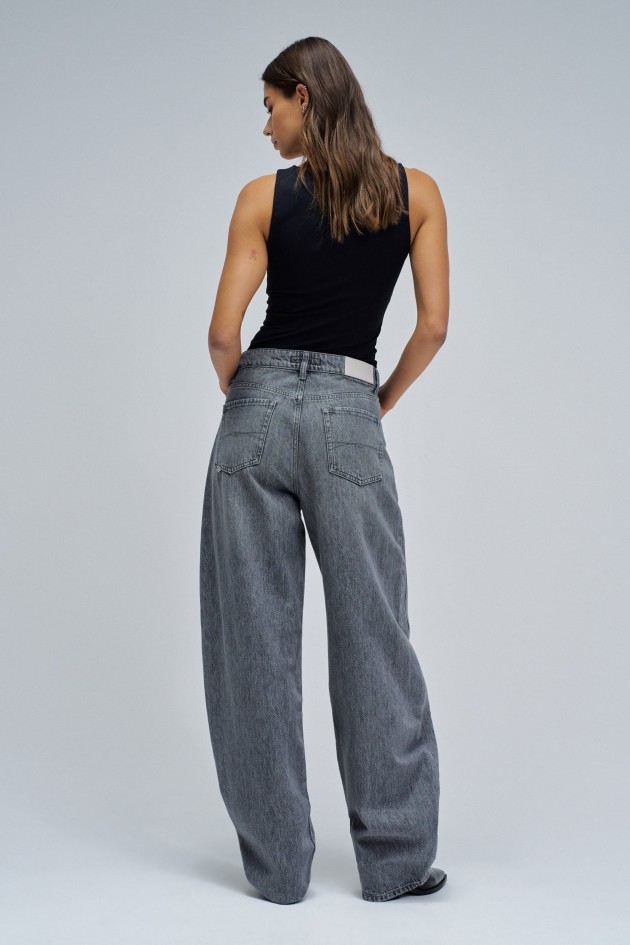 BARREL JEANS