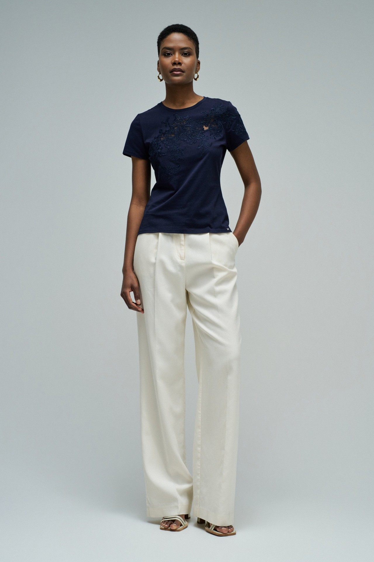 T-SHIRT COM RENDA